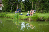 Aktivit&auml;ten und Animationen - Campingplatz Country Park Le Touquin - Familie beim Angeln