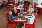 Gastronomie - Campingplatz Country Park Le Touquin - Familie am Tisch